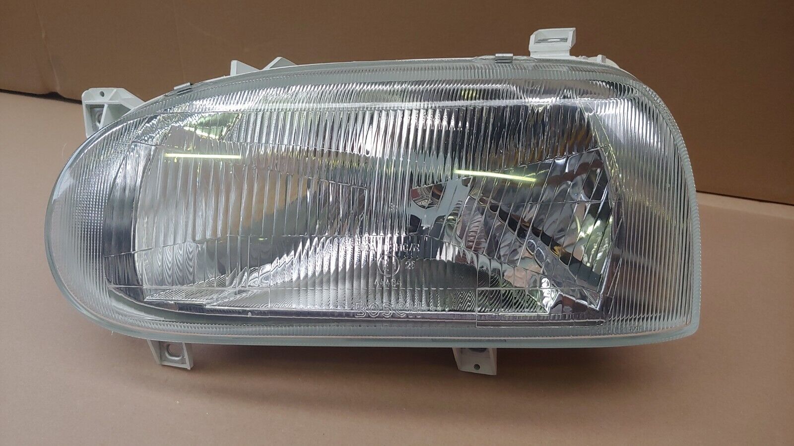 Faro anteriore sx VW GOLF III 1991-1997 lampada H4 BOSCH 0301034103