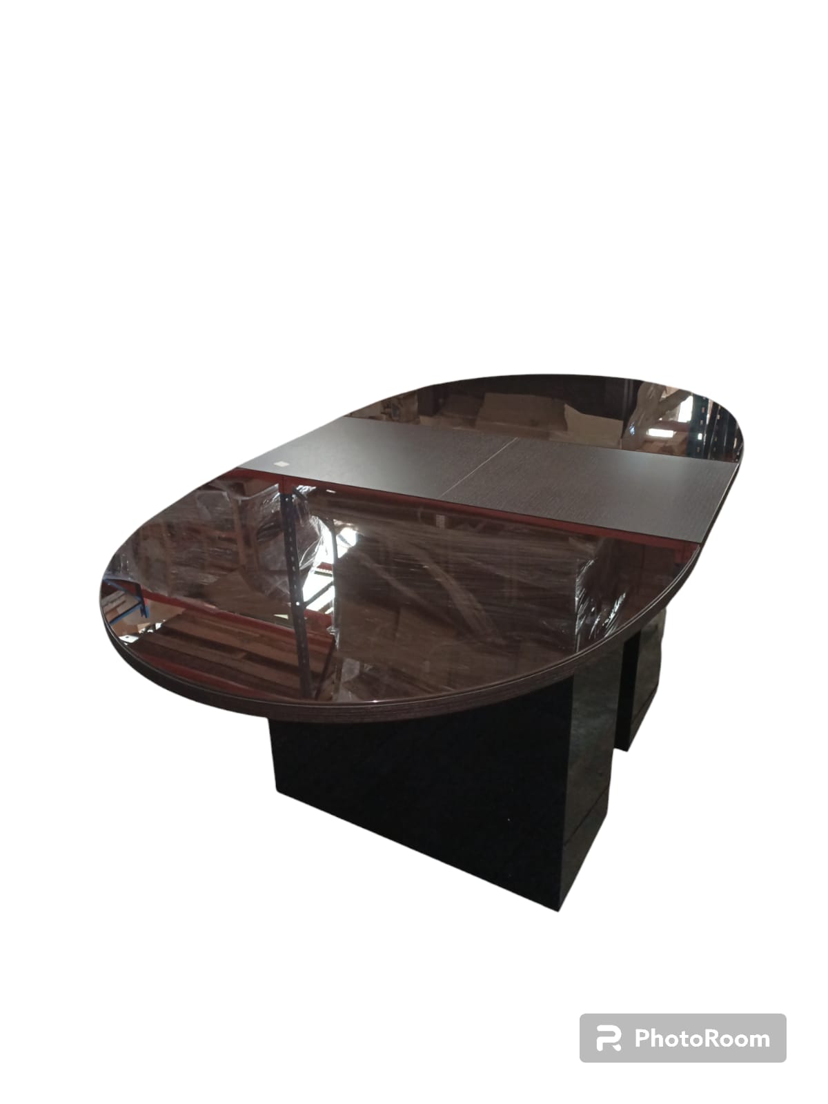 tavolo ovale vetro marone scuro allungabile con piedistalli rettangolari laccati neri