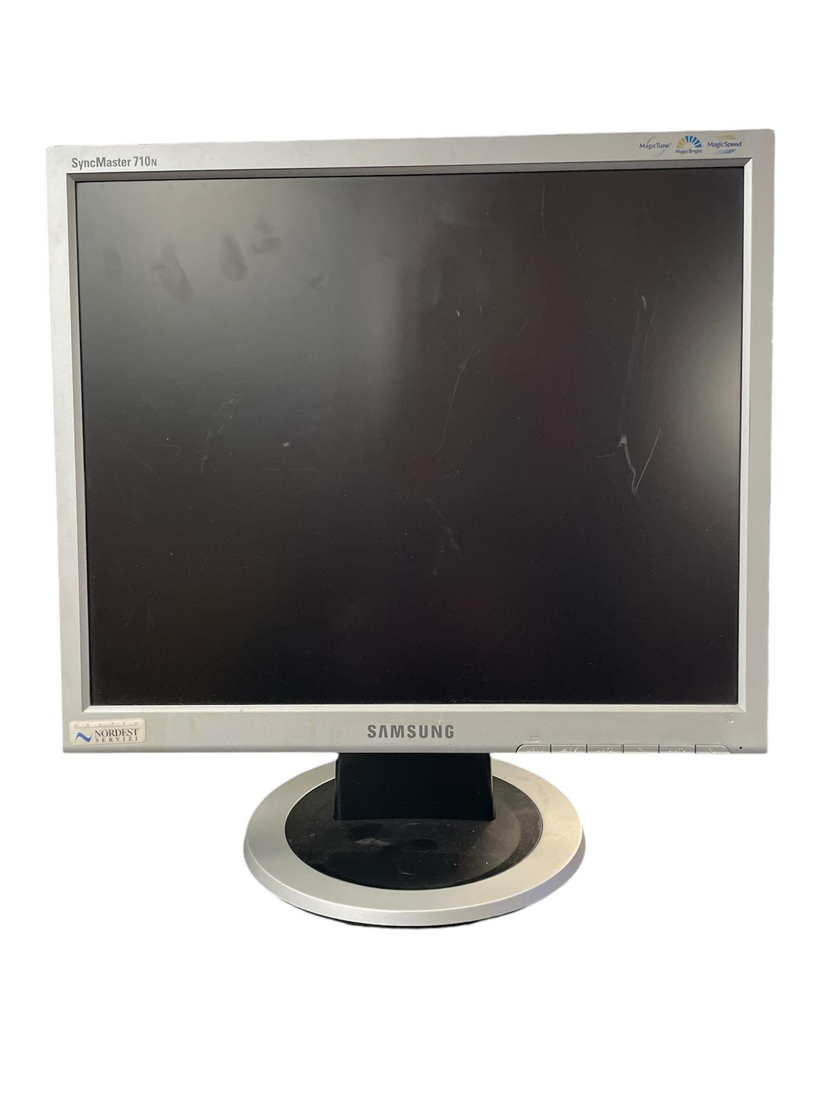 Samsung MONITOR LCD 17" Pollici SYNCMASTER 710N dotato di cavo aliemntazione USATO con graffi
