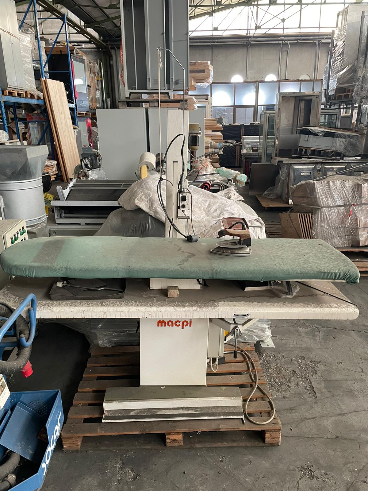 MACCHINA DA STIRO PROFESSIONALE INDUSTRIALE USATA IN BUONA CONDIZIONI FUNZIONANTE