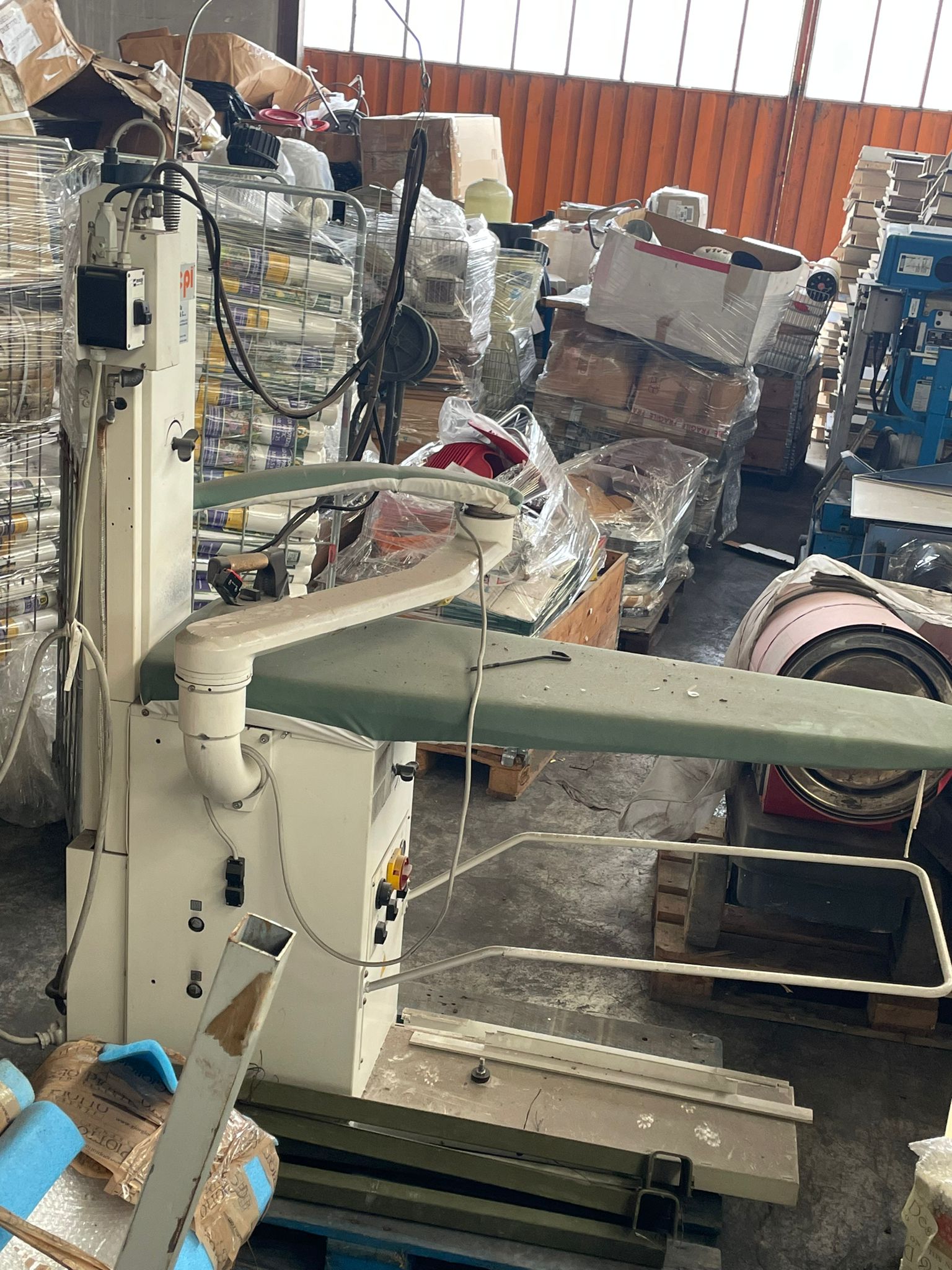 MACCHINA DA STIRO PROFESSIONALE INDUSTRIALE USATE IN BUONE CONDIZIONI FUNZIONANTE