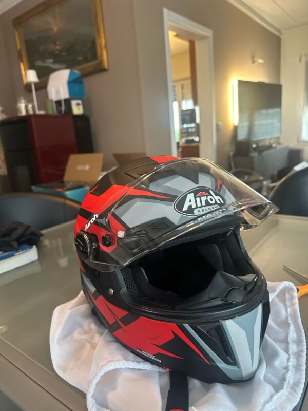 AIROH CASCO pari al nuovo mai usato  GP550 S WANDER RED MATT SIZE M